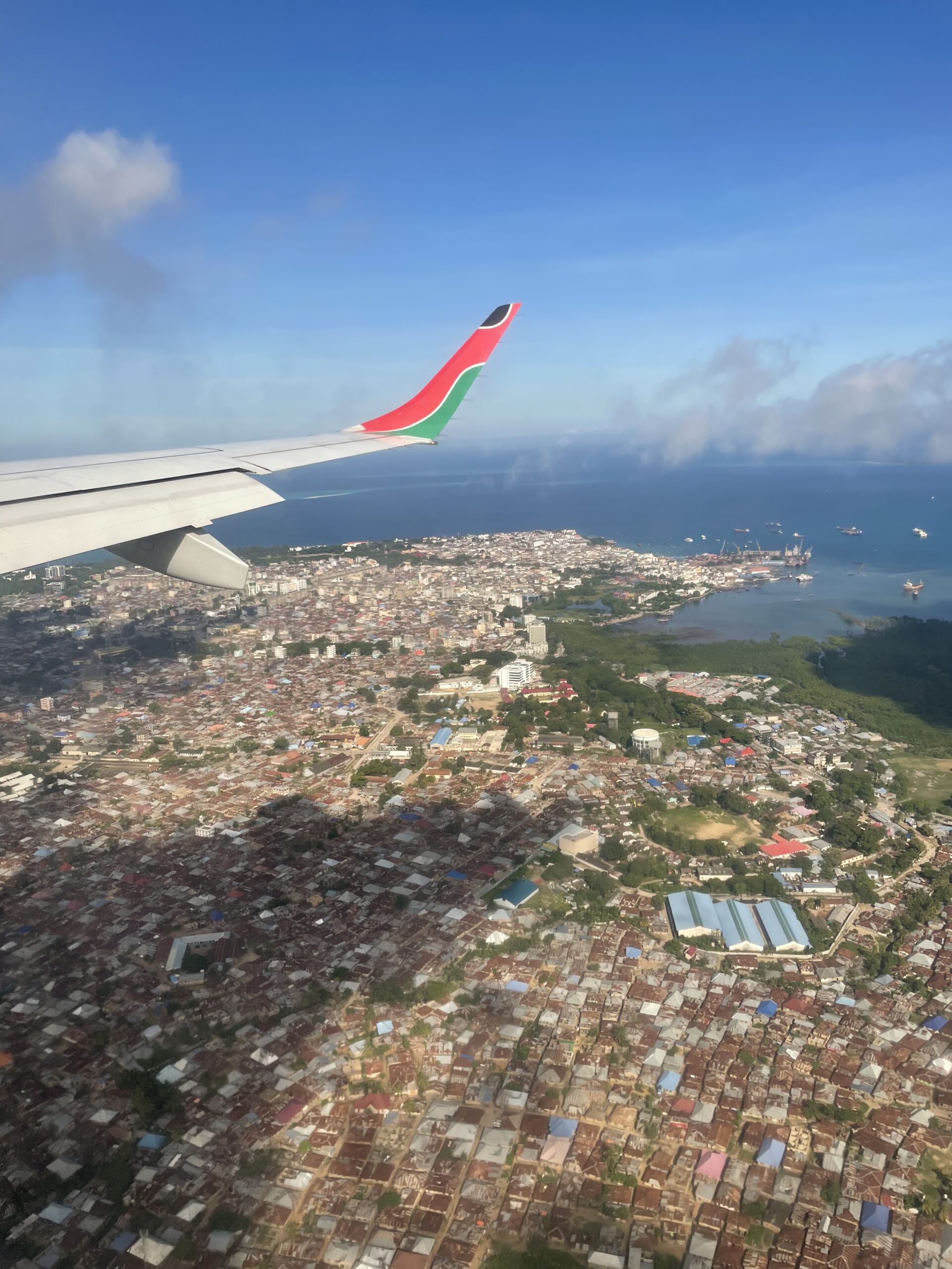 Sansibar Anreise Ausblick Blick aus dem Flugzeugfenster bei der Anreise auf Sansibar