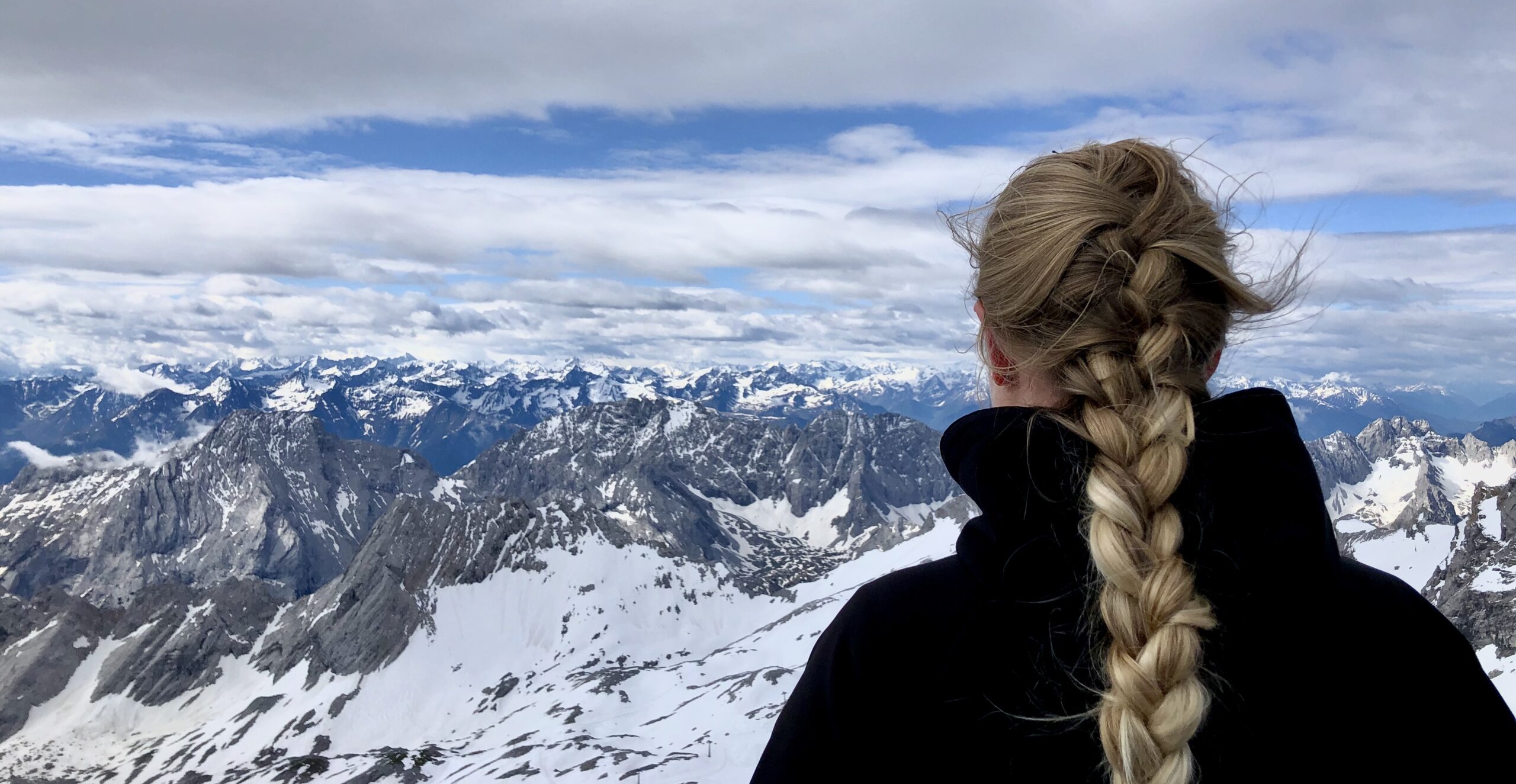 Ausblick von der Zugspitze Ausblick von der Zugspitze auf die umliegenden Berge