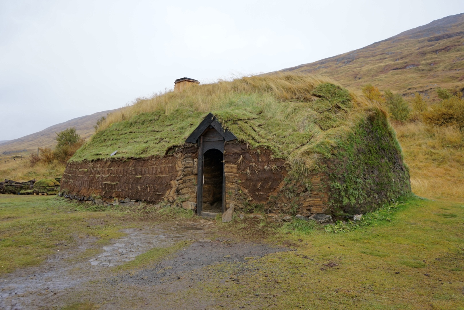 Eiríksstaðir Langhaus Der Nachbau des Langhauses in Eiríksstaðir - hier lebte einst Erik der Rote mit seiner Familie