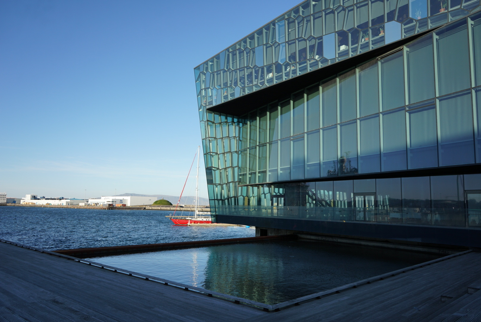 Konzerthaus Harpa Das Konzerthaus Harpa am Meer in Reykjavik