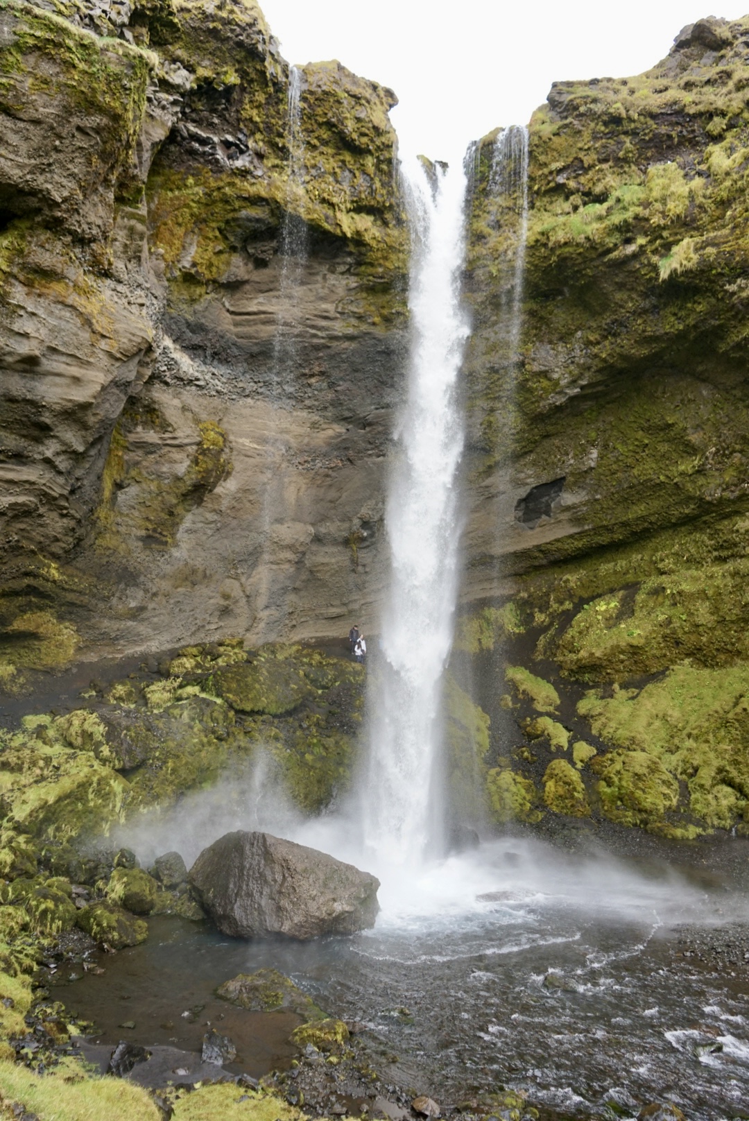 Kvernufoss Der Wasserfall Kvernufoss, welcher sich im Süden Islands an der Ringstraße befindet