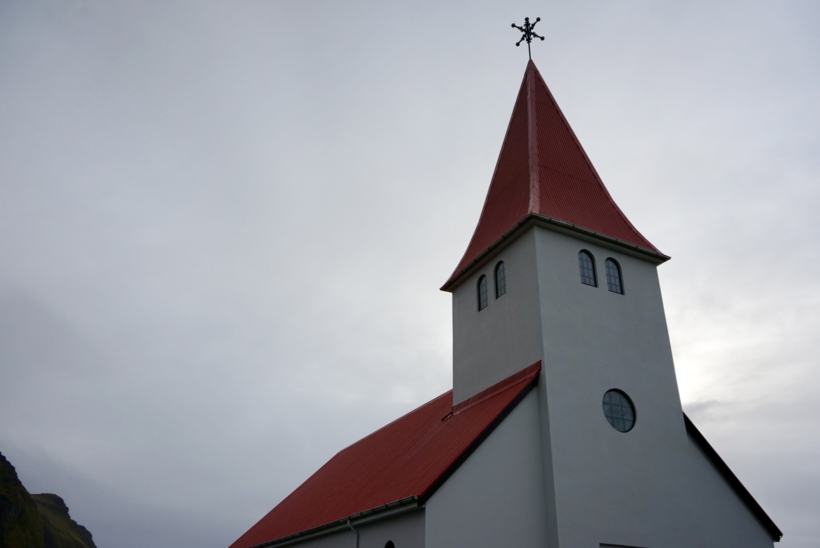 Kirche in Vik Die schöne rote Kirche in Vik i Mydral
