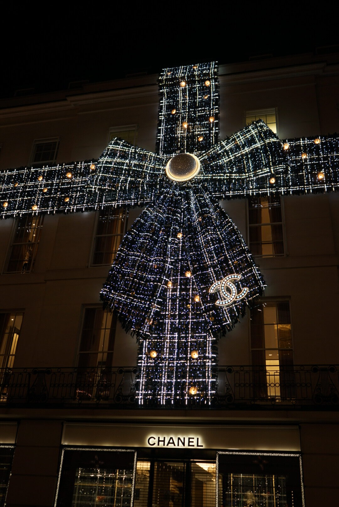 Die Hausdekoration von Chanel in London zur Weihnachtszeit