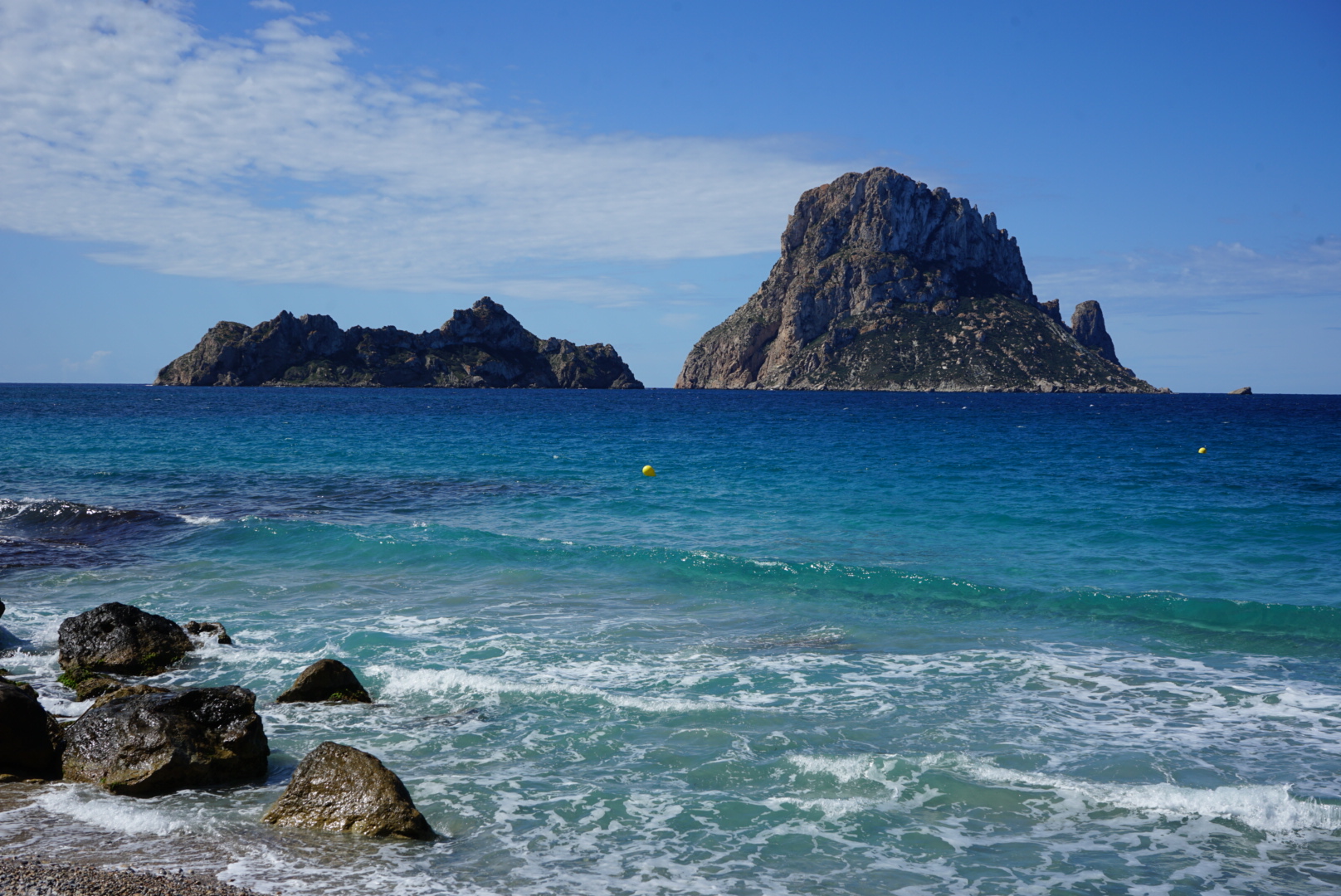 Die Cala d’Hort auf Ibiza mit Blick auf Es Vedra
