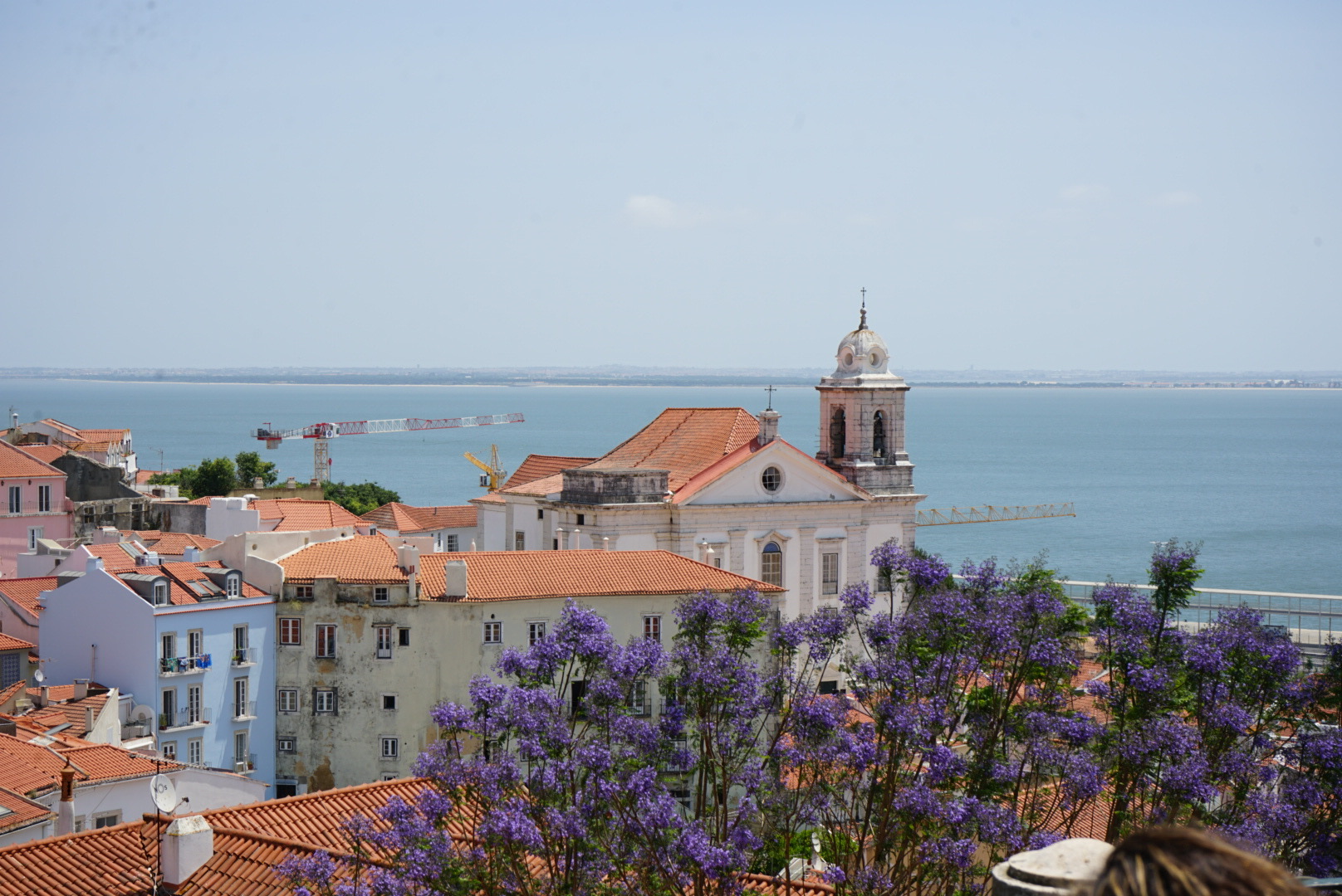 Aussicht vom Miradouro dos Portas da Sol in Lissabon