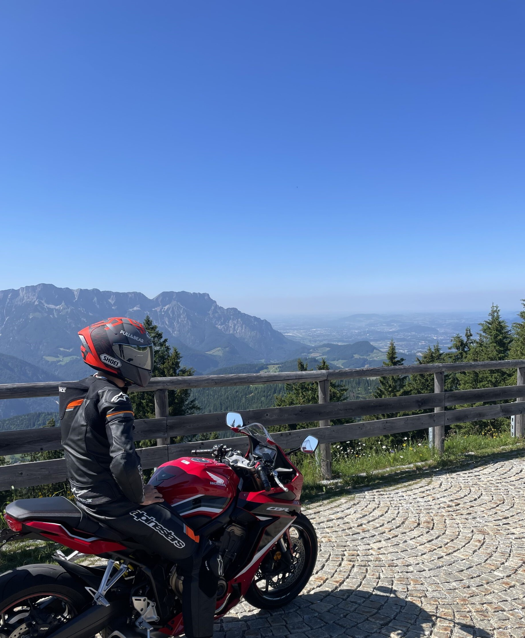Blick von der Rossfeld Panoramastraße mit dem Motorrad