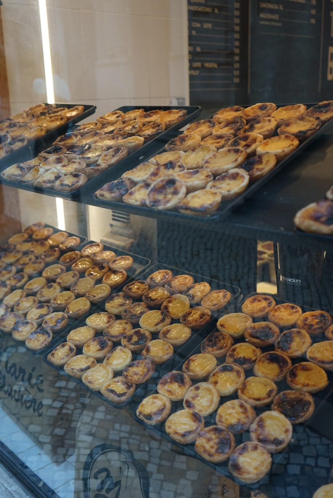 Die bekannten portugiesischen Pastéis de Nata, eine süße Nachspeise